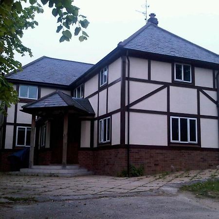 Отель Mulberry House Хартфорд Экстерьер фото